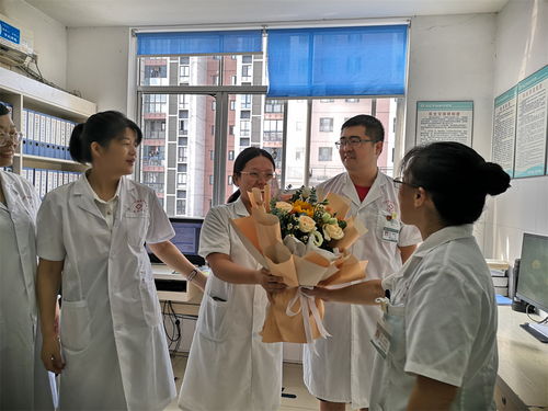 杏林春暖慰仁心 市婦幼保健計劃生育服務中心開展8.19醫師節慰問一線工作者活動